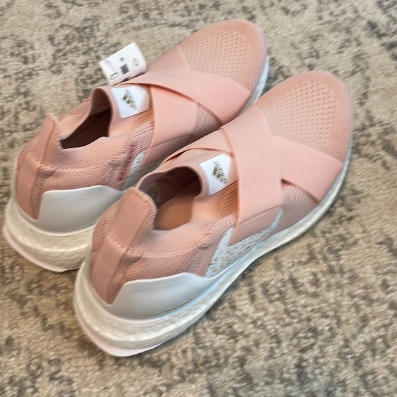 NWT Women’s Adidas Ultraboost Slip On DNA- Pink/White/Gold - Picture 3 of 5
